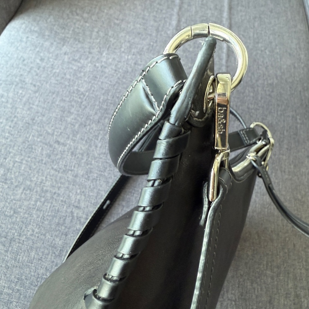 Black Swing Handbag - Picture 3 of 12